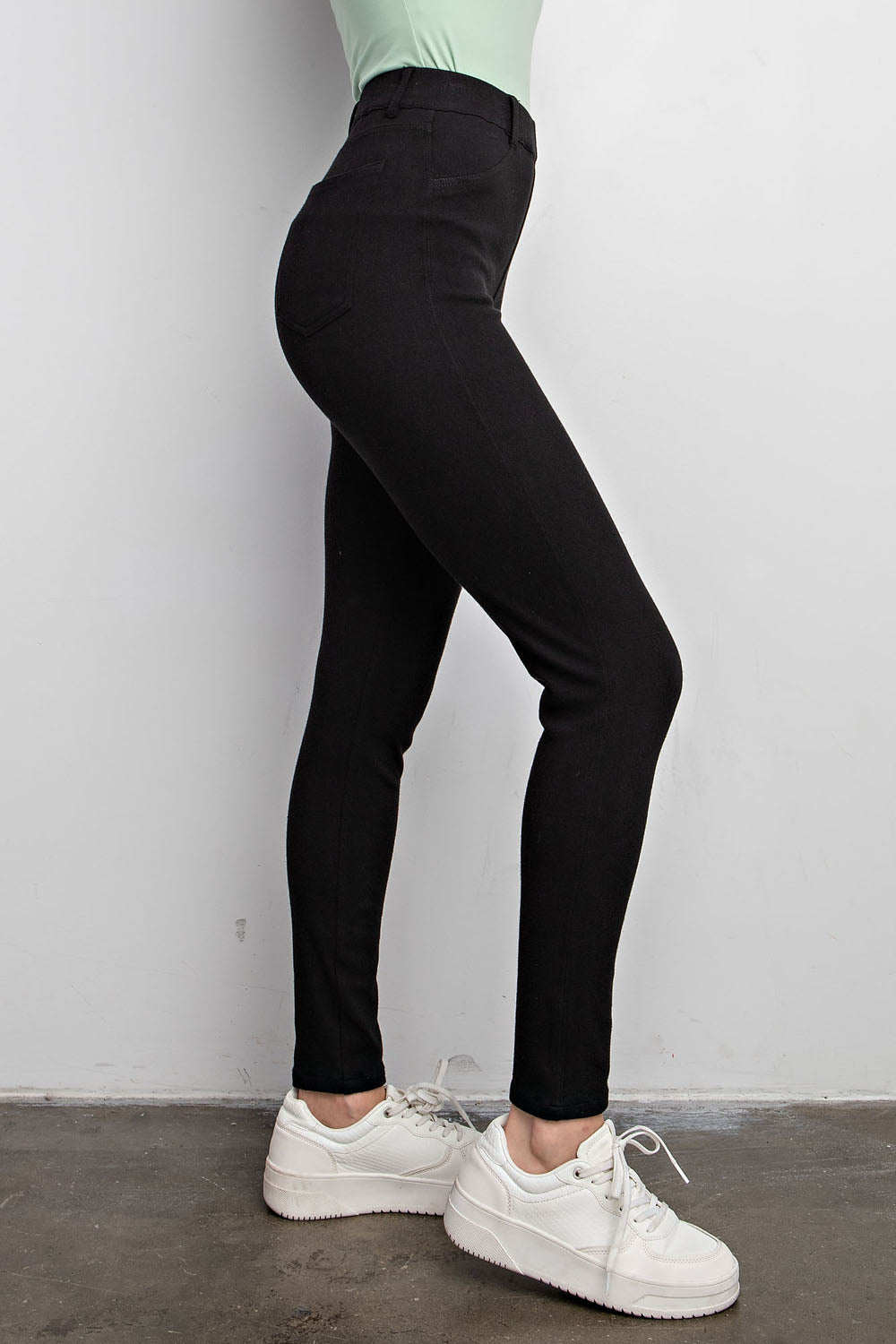 Triple Stretch Jeggings in Black