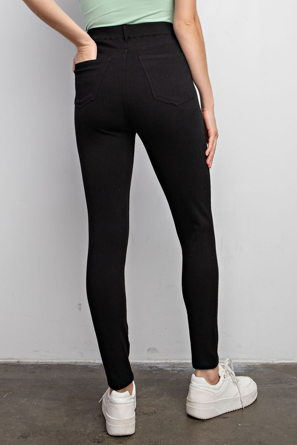 Triple Stretch Jeggings in Black