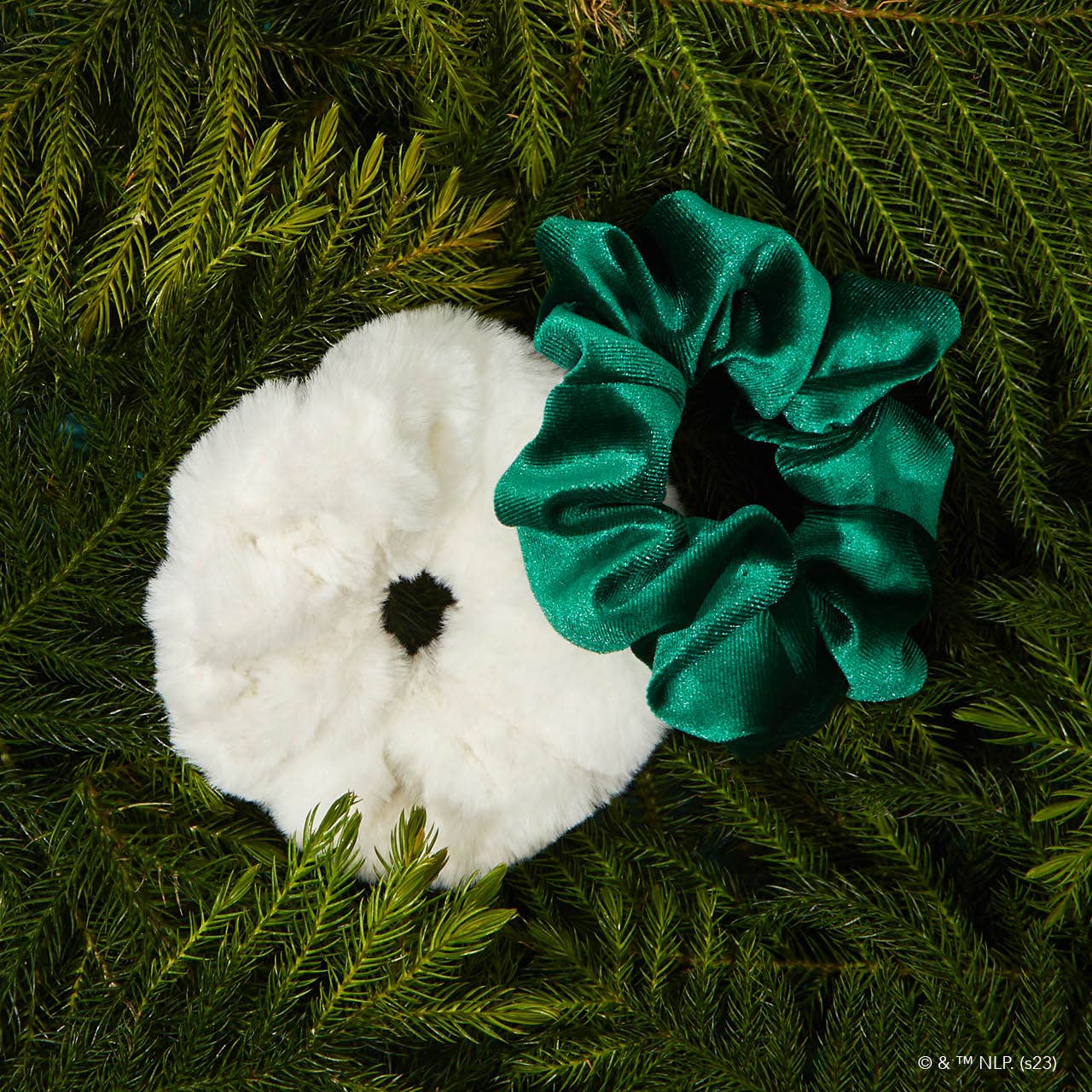 Kitsch Elf Scrunchies 2pc - White & Green