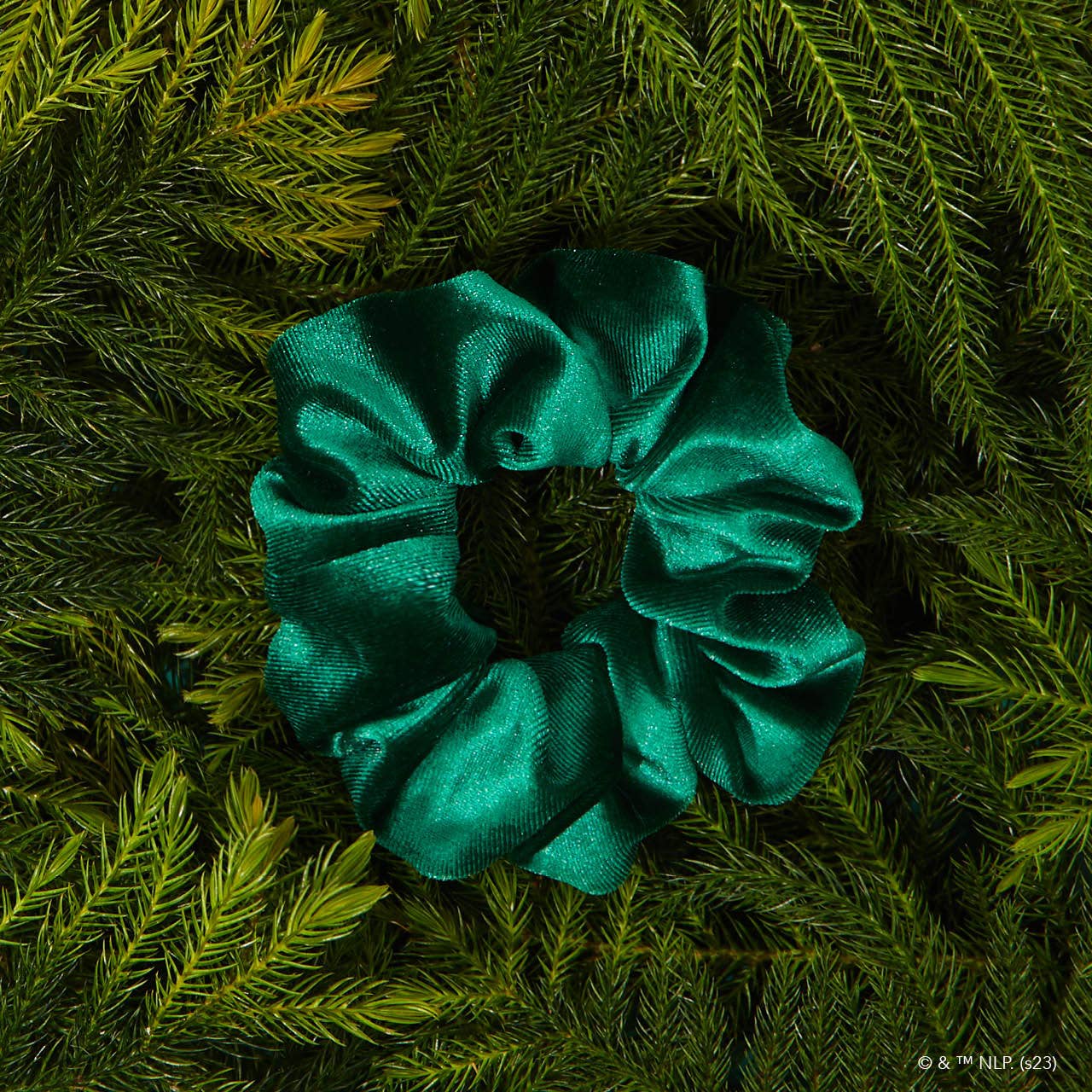Kitsch Elf Scrunchies 2pc - White & Green